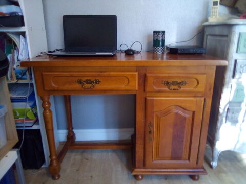 BUREAU FONCTIONNEL EN BON ETAT 25 Nyons (26)