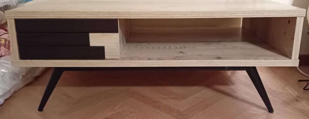TABLE BASSE AVEC UNE NICHE Meubles
