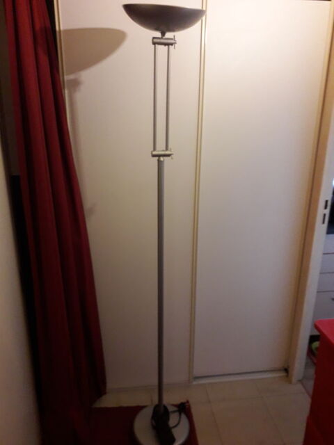 LAMPADAIRE HALOGENE MODULABLE EN TRES BON ETAT 40 Lisses (91)