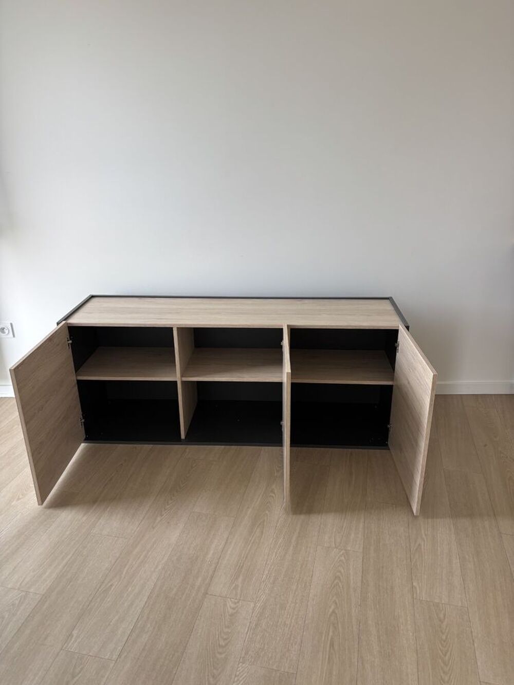 BUFFET BAS 3 PORTES AVEC PIEDS Meubles