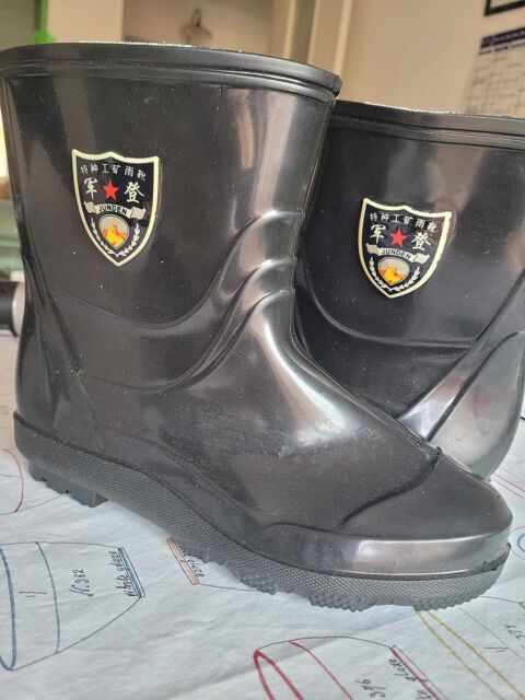 bottine speciales pluie pointure 42. 14 Amlie-les-Bains-Palalda (66)