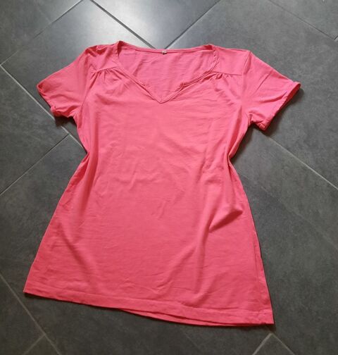 Tee shirt rose à col V manches courtes neuf T 38 - 40  3 Domart-en-Ponthieu (80)
