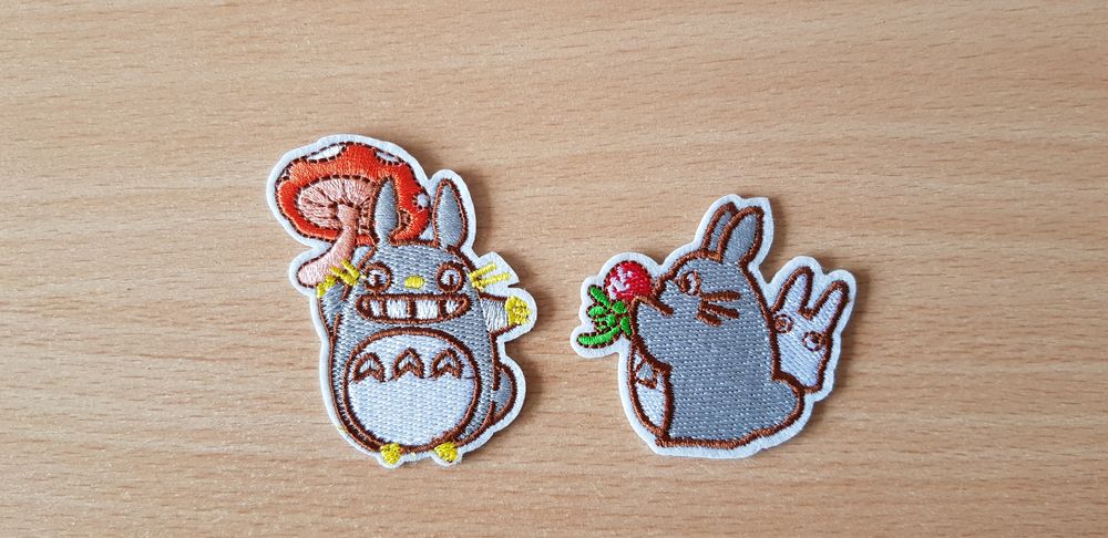 ecusson brod&eacute;
Totoro n&deg;3
6,5x5 cm et 5x5 cm
thermocollant 