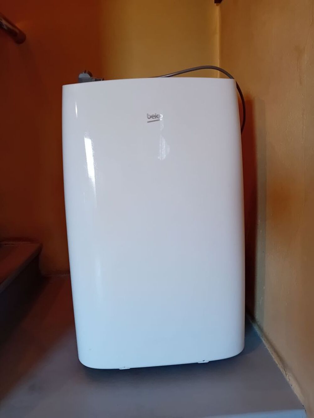Climatiseur mobile BEKO BEPB12H portatif 64 dB
Electroménager