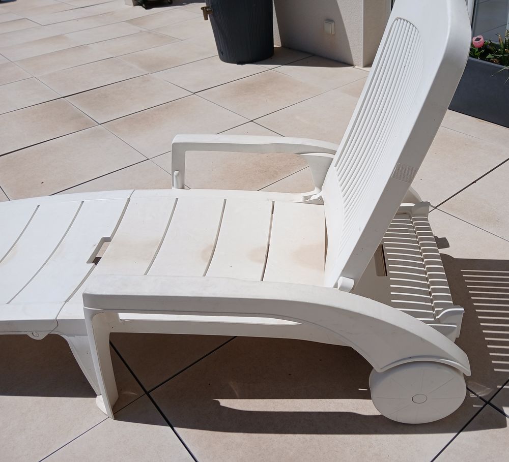 Transat blanc sur roulettes multi positions Grosfilex Jardin