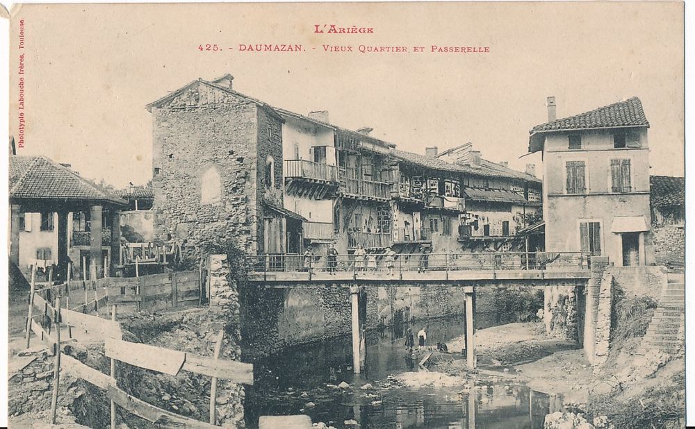 Carte Postale DAUMAZAN. Vieux Quartier et Passerelle 