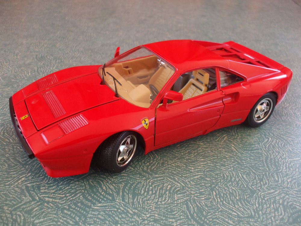 REF: 3027 FERRARI GTO ROUGE 1984 Jeux / jouets