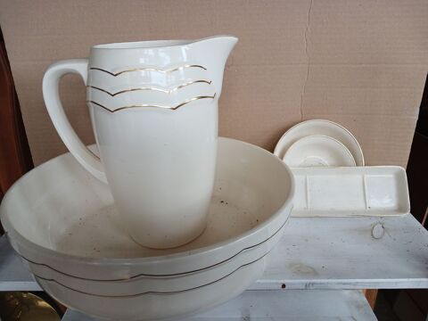 broc ancien + cuvette 35 Vendeuvre-du-Poitou (86)