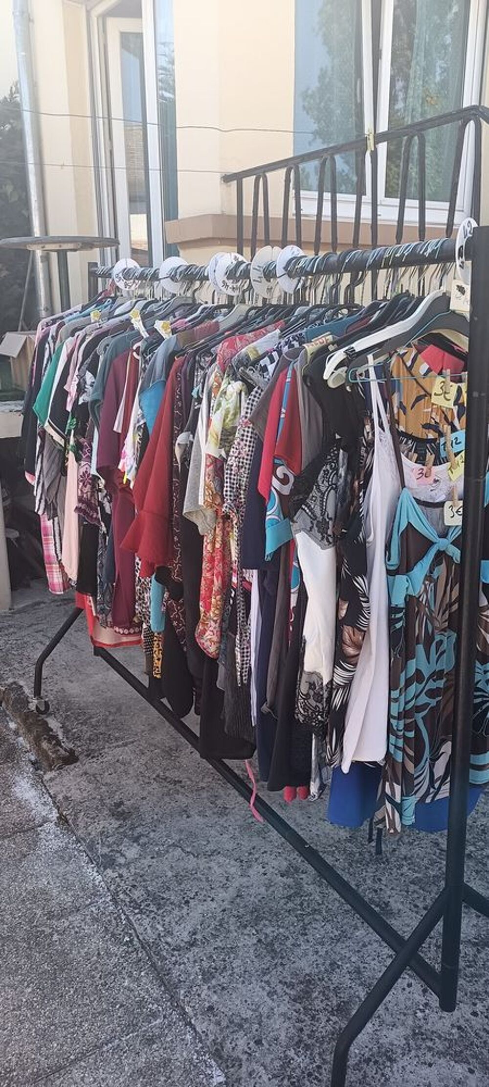 VIDE DRESSING tous les jours &agrave; domicile Vêtements