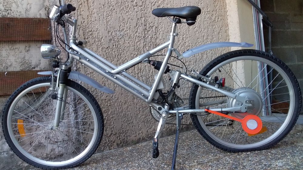 2 V&eacute;los (1homme, 1 femme.) Vélos