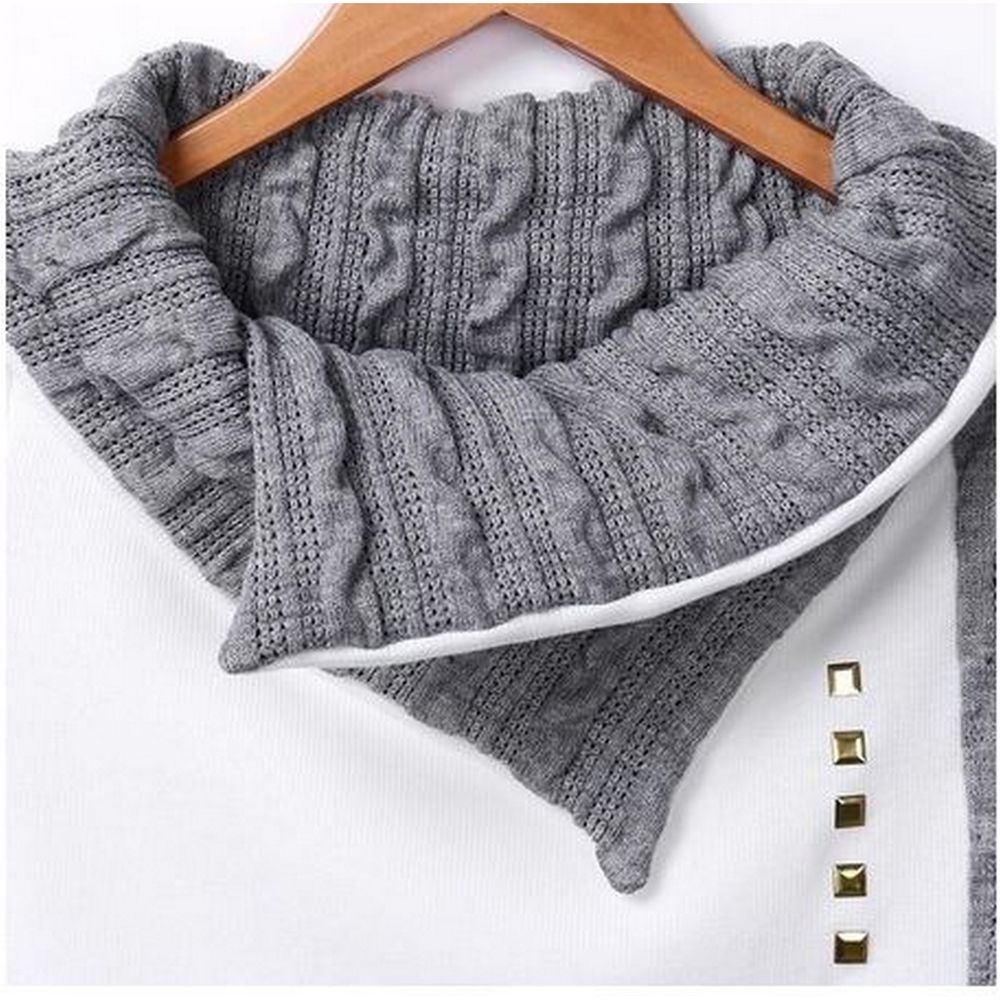 Pull gris et blanc
Vêtements