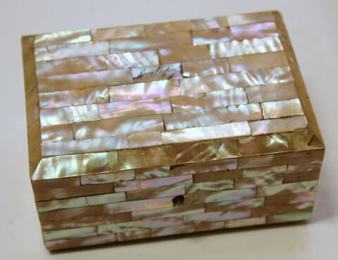 Petit coffret en bois et nacre Souvenir de BOULOGNE 1900 65 Issy-les-Moulineaux (92)