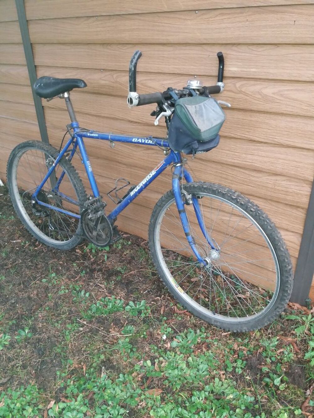 v&eacute;lo avec sacoche Vélos