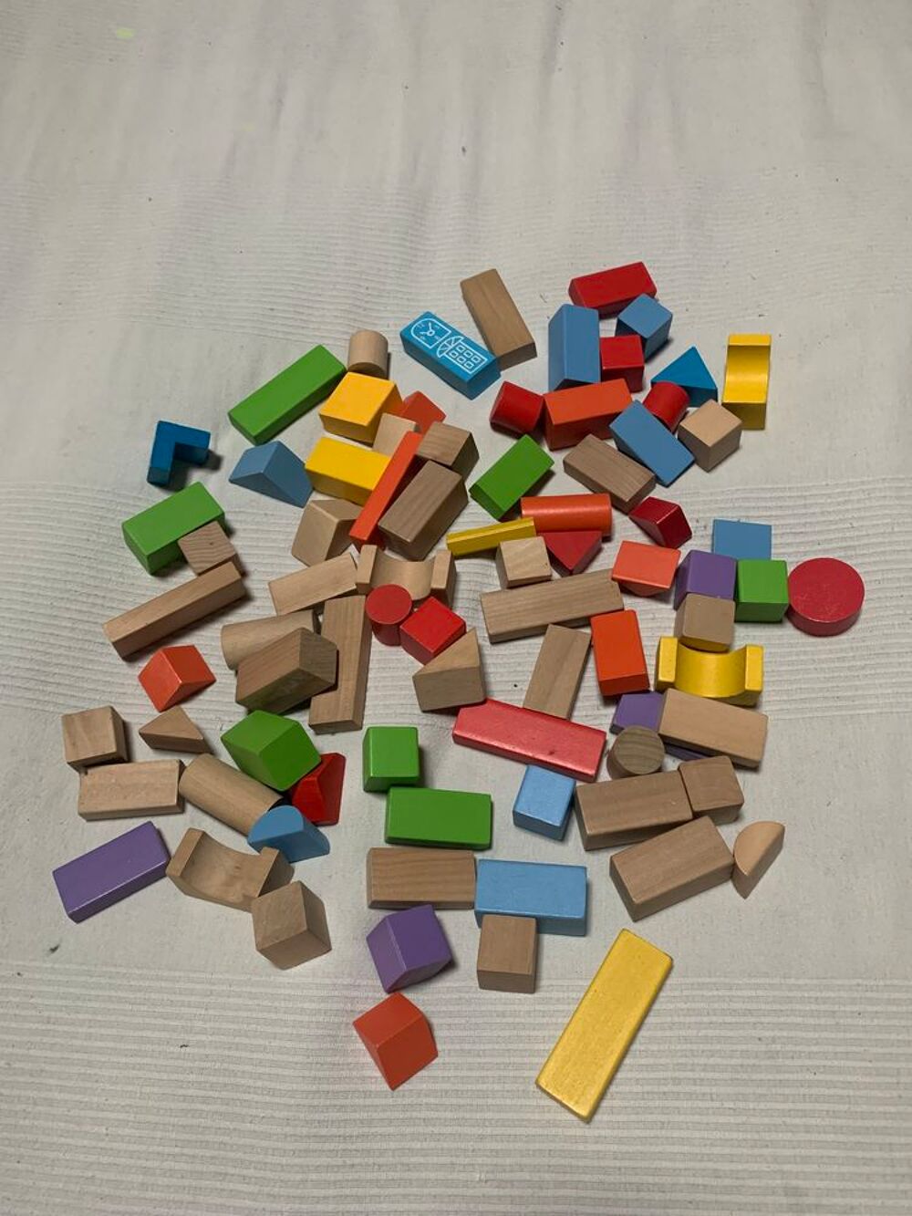 Jeu de 80 pi&egrave;ces en bois &agrave; empiler Jeux / jouets