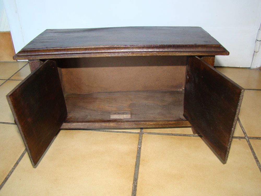 Petit buffet en bois de poup&eacute;e - vintage Jeux / jouets