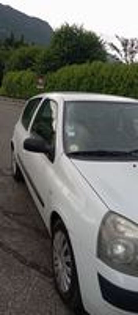Clio II CLIO SOCIETE 1.5 dCi 55 GENERIQUE 2006 occasion 38120 Saint-&Eacute;gr&egrave;ve