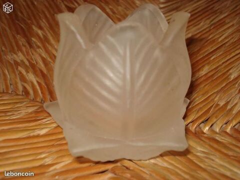 Bougeoir en verre opaque  forme fleur  pas un éclat 0 Mérignies (59)