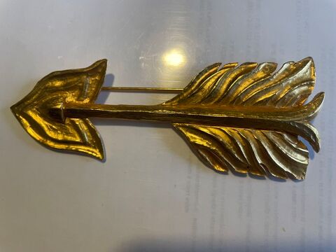 Broche fl�che LANVIN dor�e mat patin�e 190 Vigneux-sur-Seine (91)