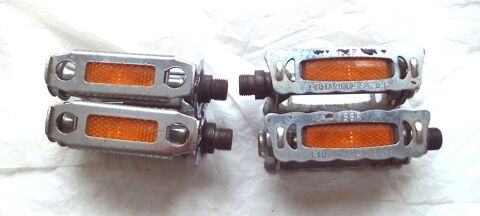 Lot 2 - 4 p�dales dont marque Lyotard 40 Villeurbanne (69)