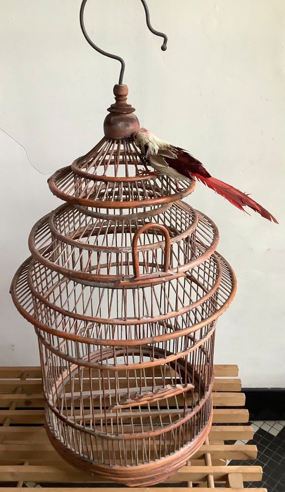 Tr&egrave;s jolie cage &agrave; oiseaux artisanale rapport&eacute;e de Singapour Dcoration