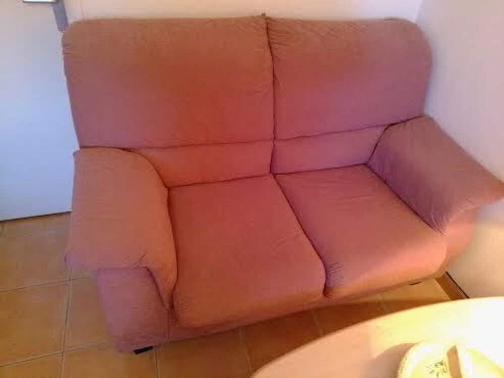 climatiseur mobile avec split et divers mobiliers
Meubles