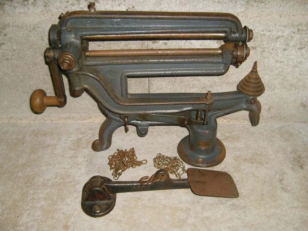Ancienne machine industriel d&eacute;coupeuse de cuir ect 