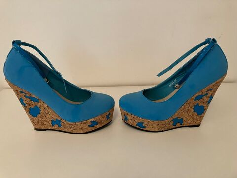 Chaussures bleues compenses neuves 5 Le Taillan-Mdoc (33)