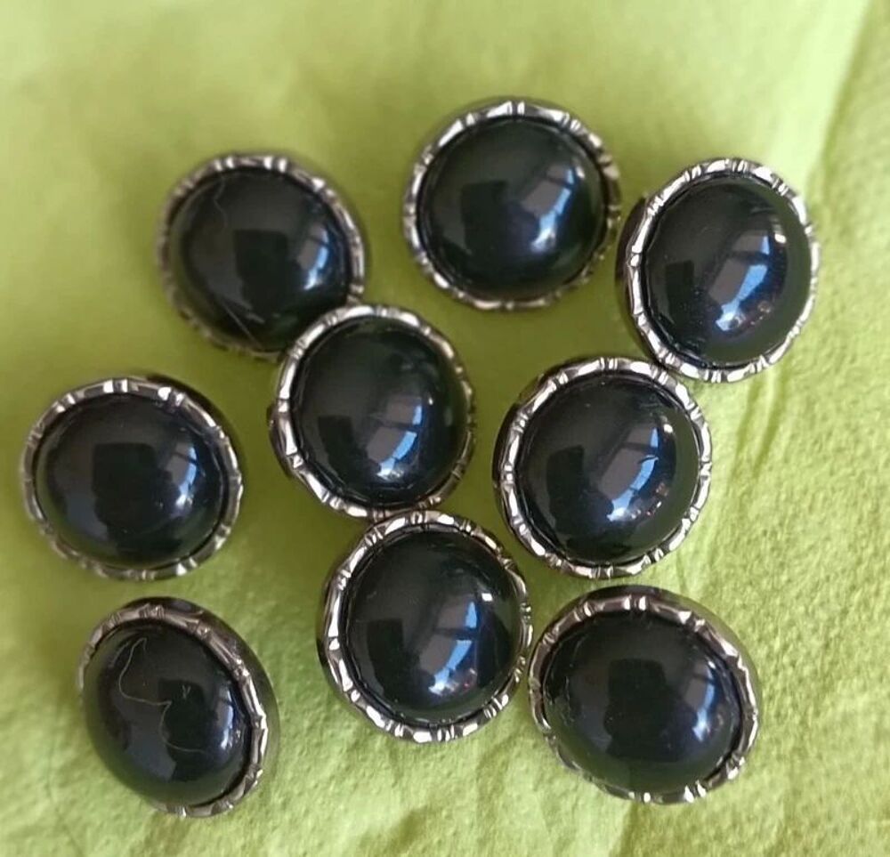 Lot De 19 Boutons Vintage Violets - 1,7 Cm De Diamètre - Réf. 175 - Occasion