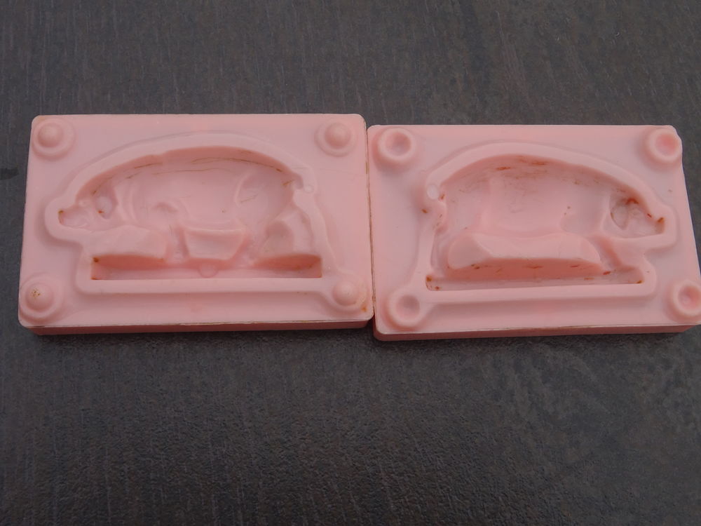 2 emportes pi&eacute;ces animaux de la ferme en pate a modeler Jeux / jouets