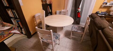 Table ronde de salle  manger + 4 chaises et sa rallonge
170 Avignon (84)