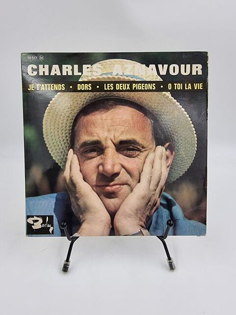 Vinyle 45 tours Charles Aznavour : Je t'Attends / Dors... 2 Vulbens (74)