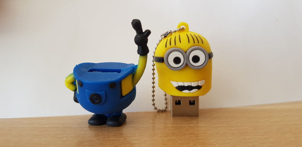Cl&eacute; usb 8 
minion jerry moi moche et m&eacute;chant
Matériel informatique