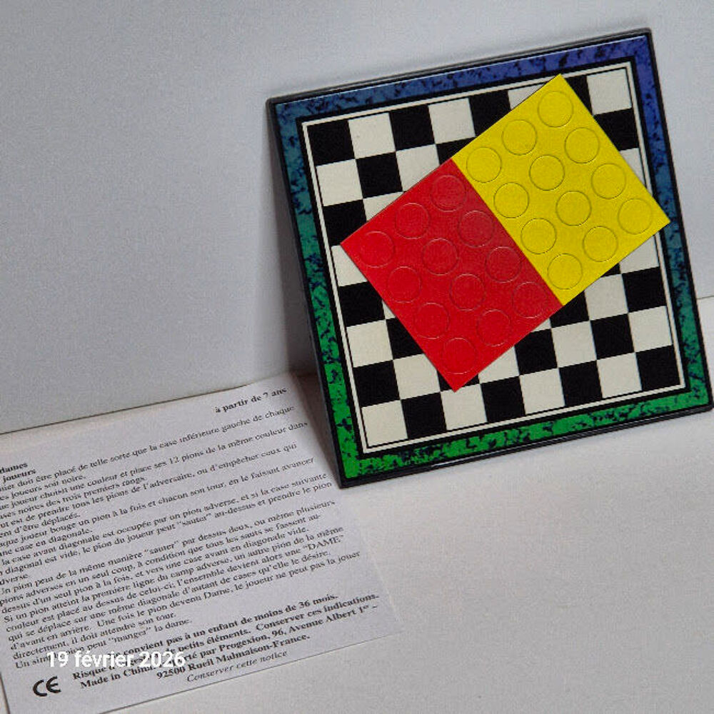 Jeu de dames pour voyage avec aimants 
I Jeux / jouets