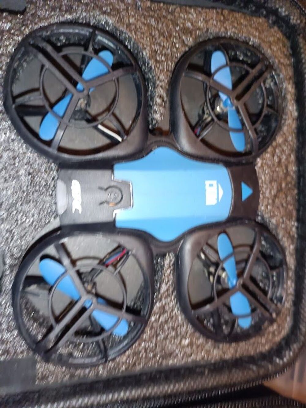 Deux drones V8 , un avec camera android Sports