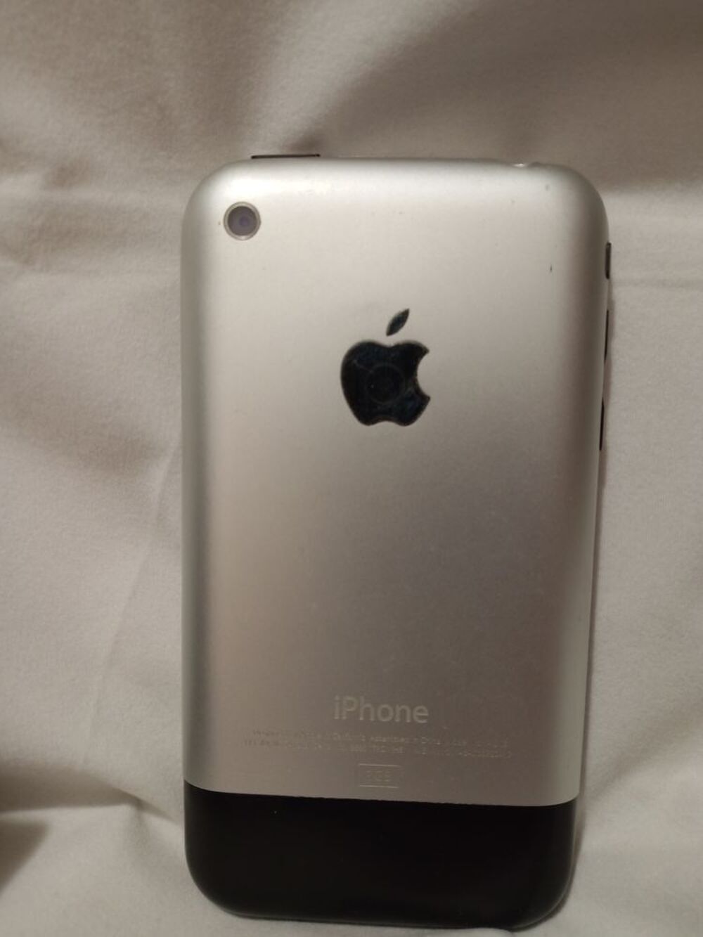 iPhone Apple V1 8G&deg; model A1203 Téléphones et tablettes