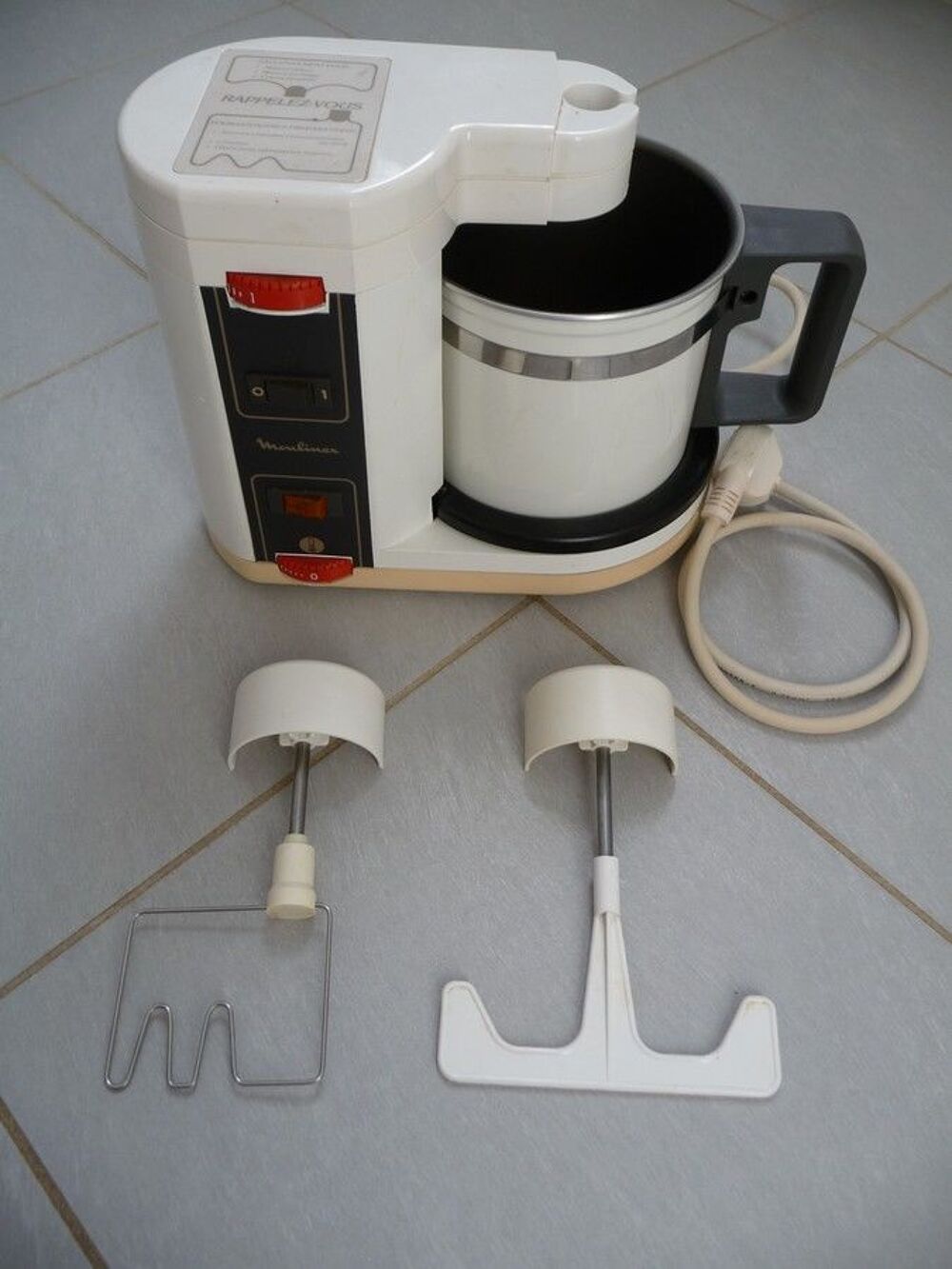 Sauci&egrave;re &eacute;lectrique Moulinex + livre de recettes et notice Electroménager