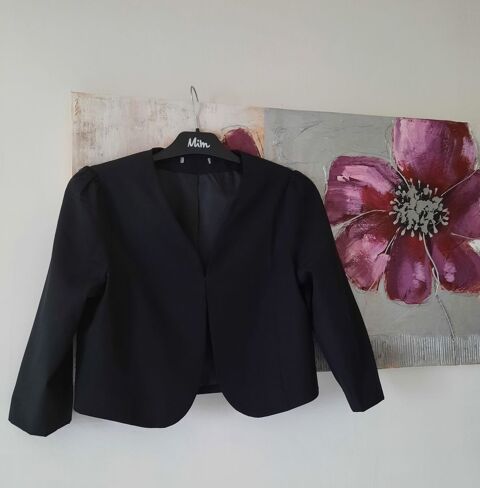 Veste courte noire double ou bolro lgant noir T 38 - 40 10 Domart-en-Ponthieu (80)