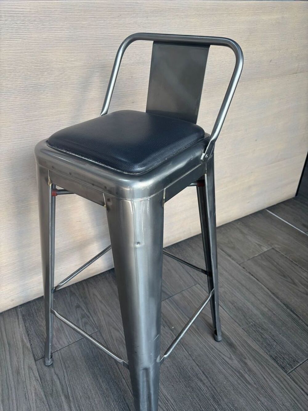 Chaises et tabourets TOLIX en acier avec assise Meubles