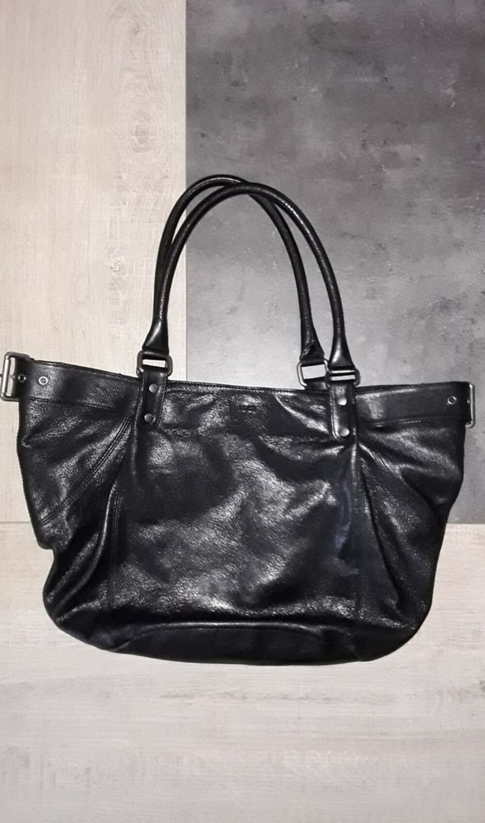 Sac IKKS noir cuir clout&eacute; modele ROCK Maroquinerie