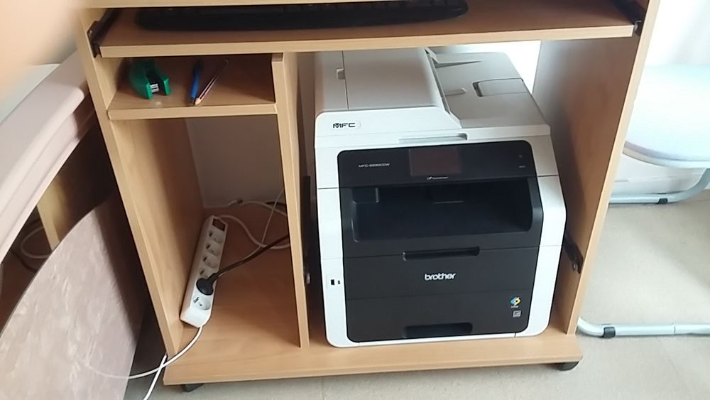 Bureau informatique &agrave; roulettes Meubles
