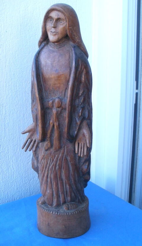 Statue, sculpture  en bois d'une paysanne (signe JM) 50 Montauban (82)