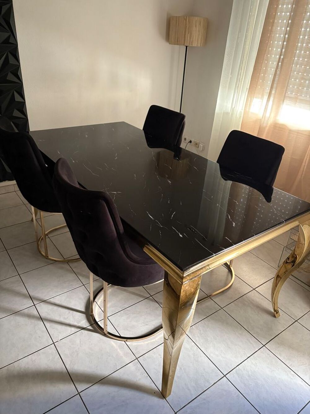 Table &agrave; manger ( en marbre) Meubles