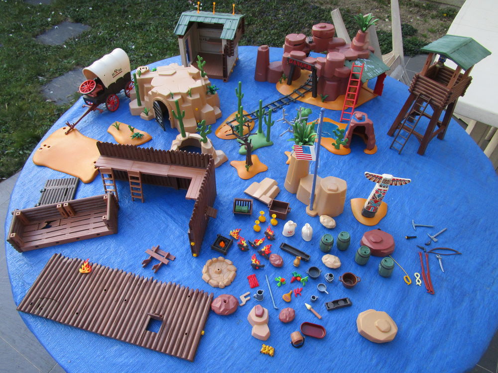  PLAYMOBIL GROS LOT VIEUX DECOR COWBOY+ACCESSOIRES Jeux / jouets
