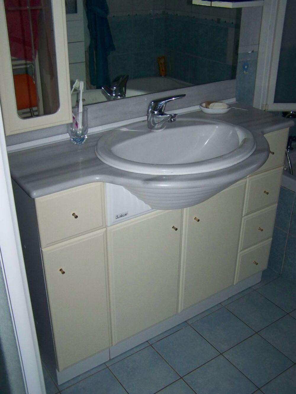suite d&eacute;molition, tout pour la salle de bain Bricolage