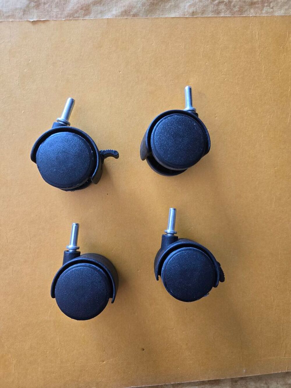 4 ROULETTES AVEC ROUES PIVOTANTES EN NYLON Bricolage