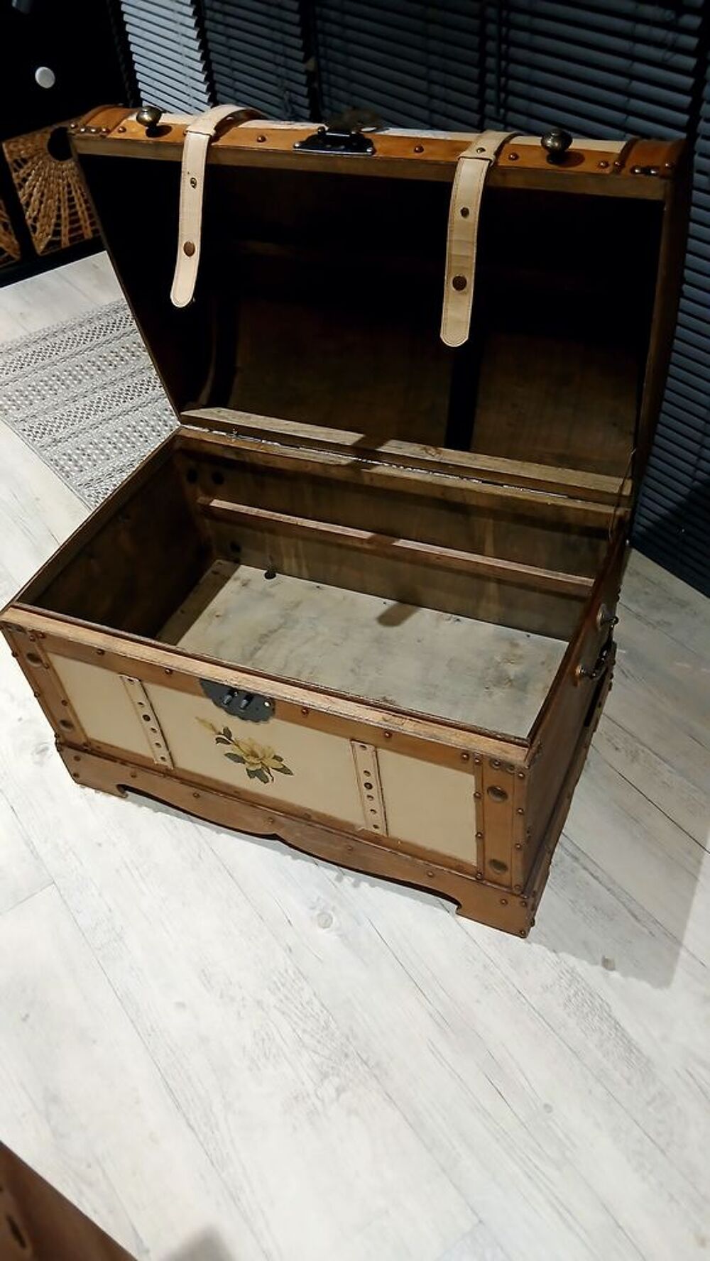Coffre en bois et Simili cuir Meubles