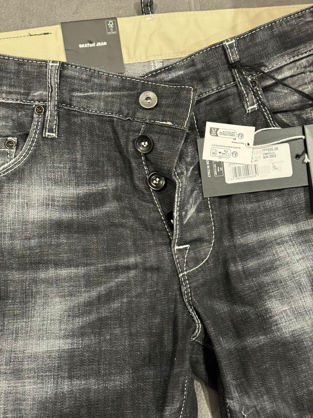 Jean dsquared2 neuf taille 50 Vtements