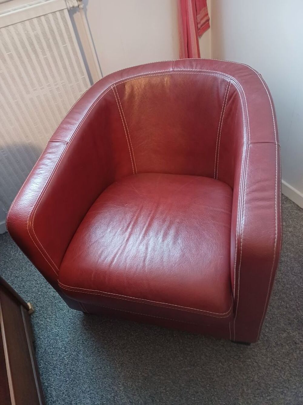 4fauteuils en cuir rouge parfait &eacute;tat 220€ les quatre Meubles