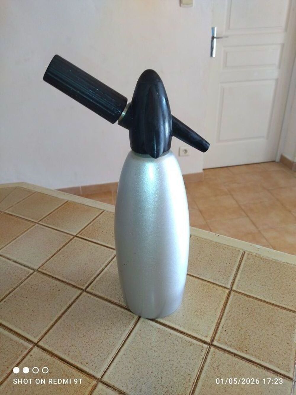 SIPHON POUR EAU P&Eacute;TILLANTE Cuisine