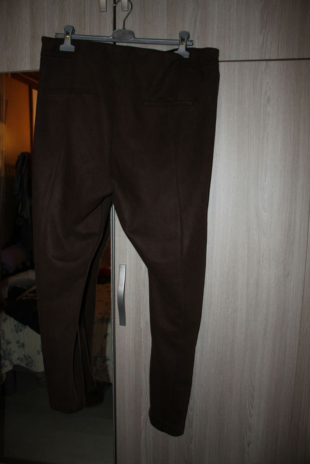 Pantalon marron Grain de malice taille 48 imitation daim
Vêtements